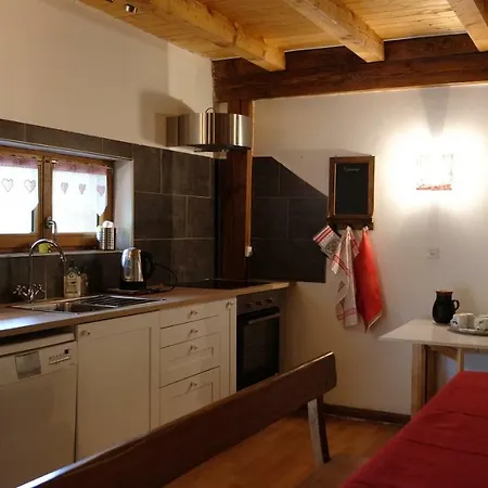 Emeraude アパート